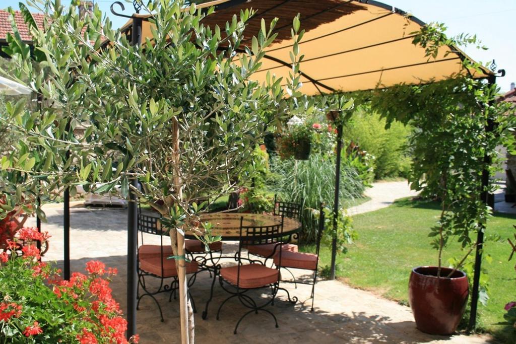 Chambres D'Hotes Le Petit Nailly Magny-les-Hameaux Zewnętrze zdjęcie